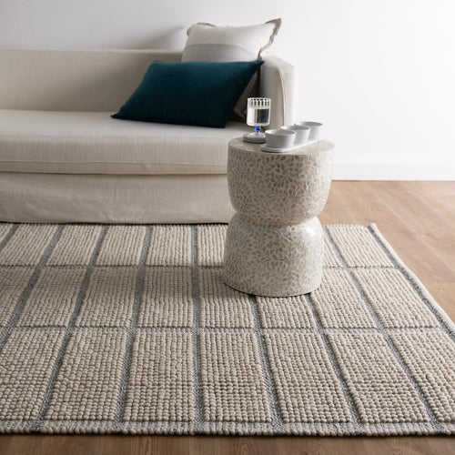 Albany Ivory Grey Wool Rug | Rug texture and styling detail