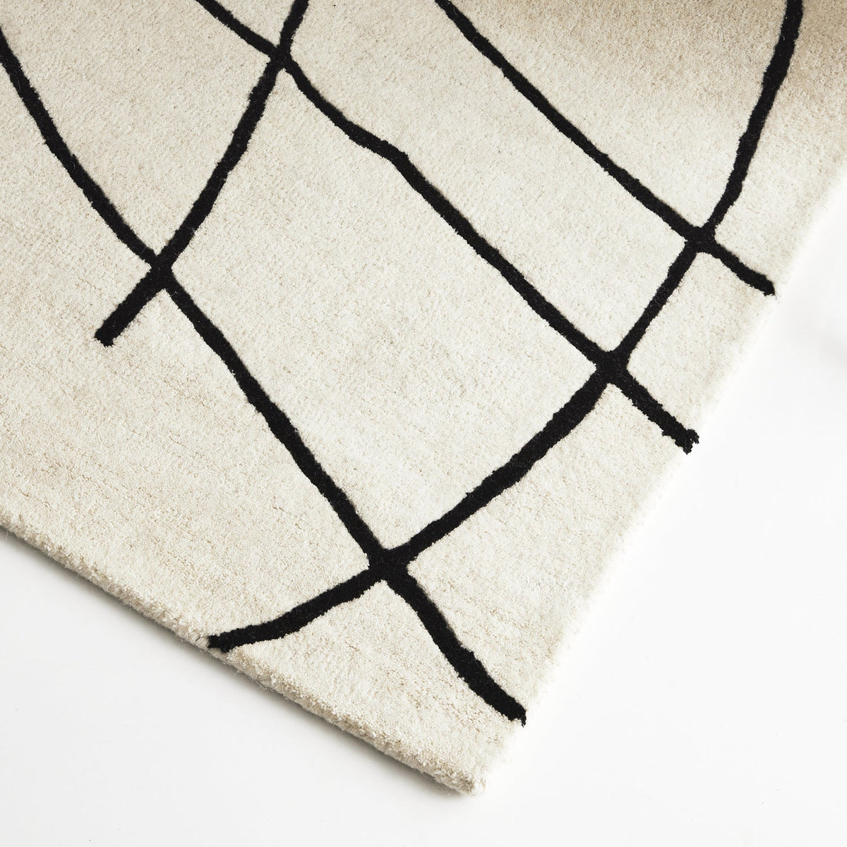 Alison Ivory Charcoal Wool Rug | Rug texture and styling detail