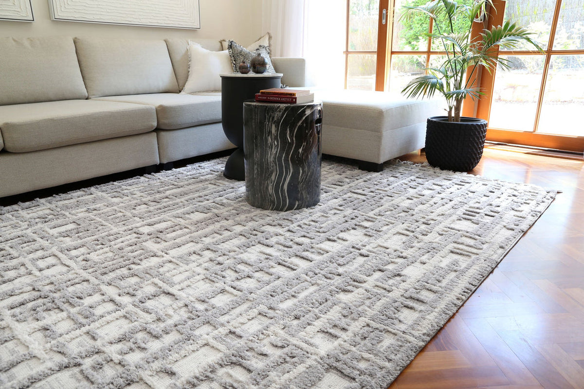 Bilbao Kubra Contemporary Grey Rug — close-up of texture