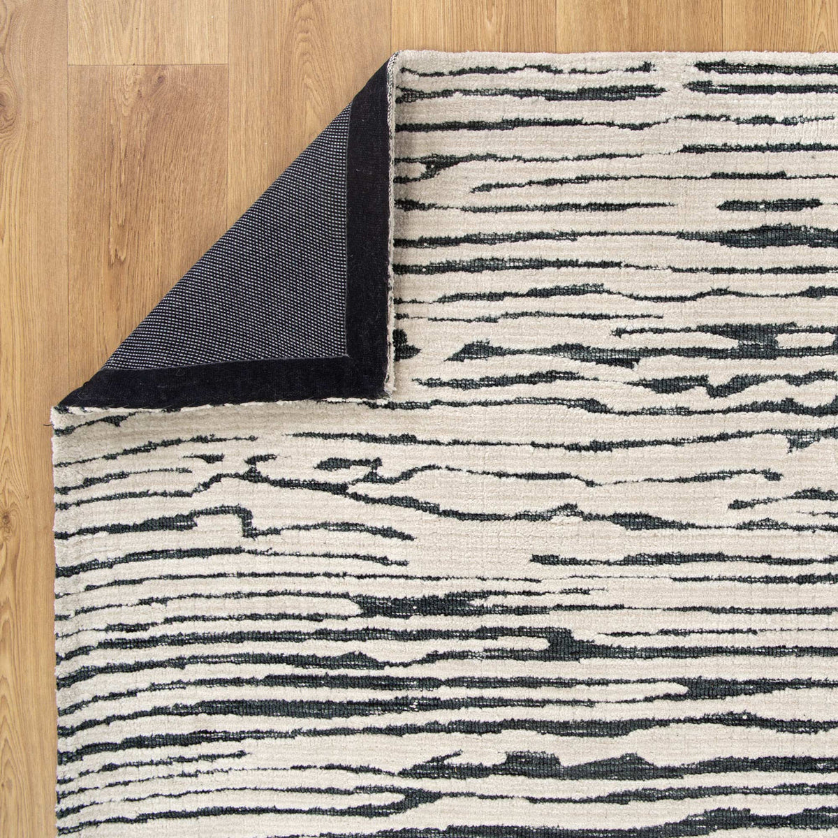Kendra Dune Rug Ivory & Black – additional gallery photo 4
