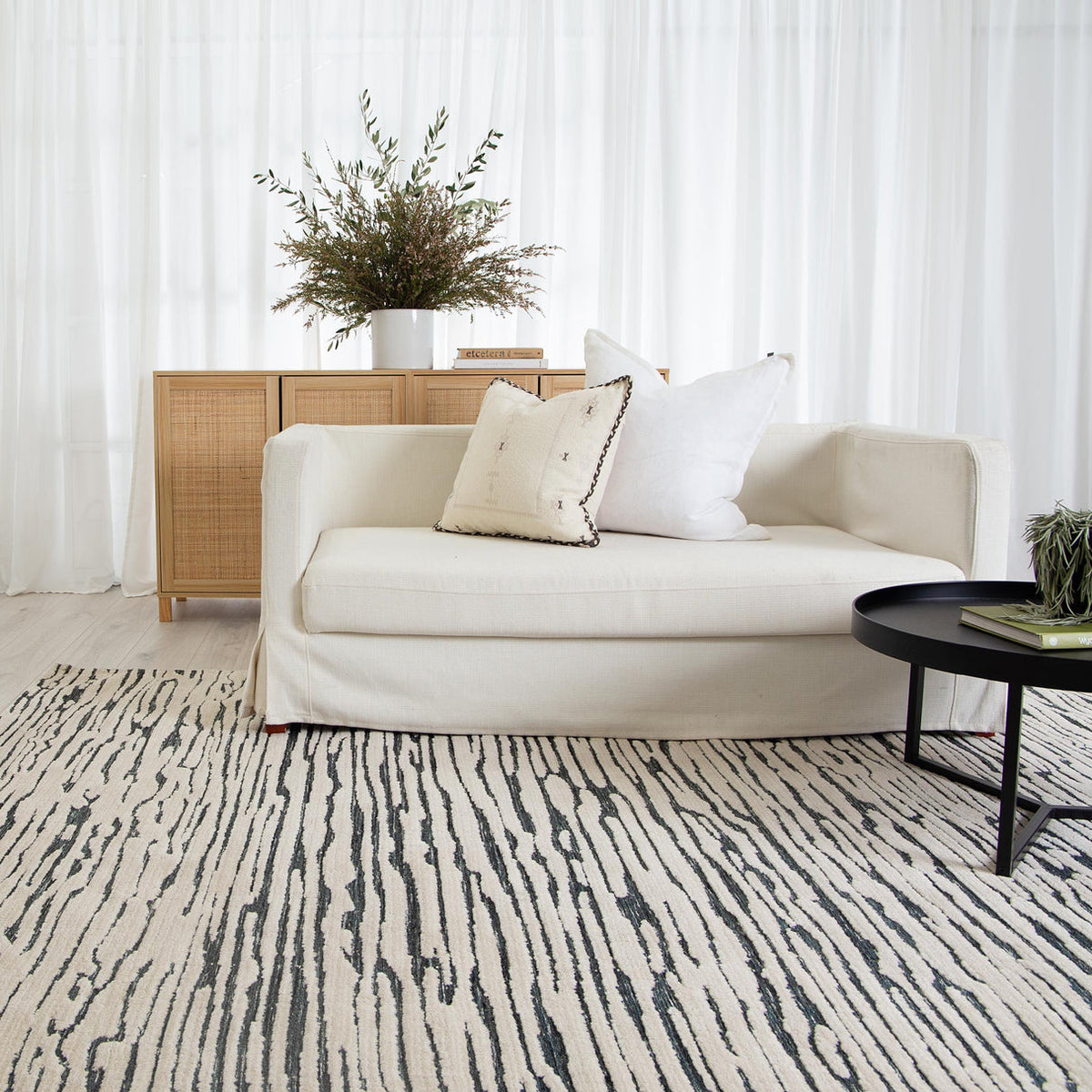Kendra Dune Rug Ivory & Black – product gallery photograph 2