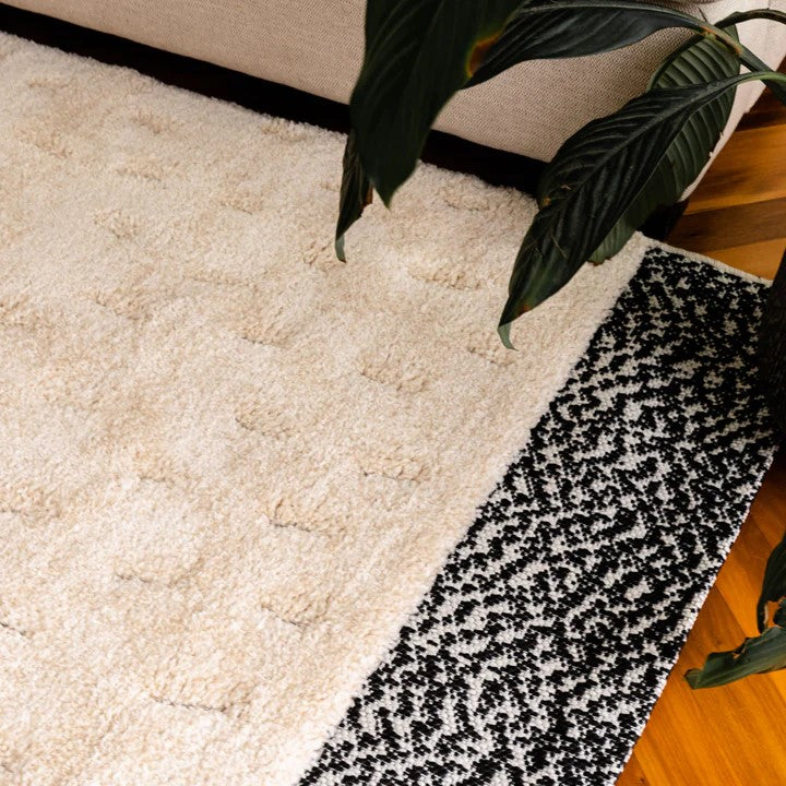Liege Textured Cream Grey Rug – product gallery photograph 2