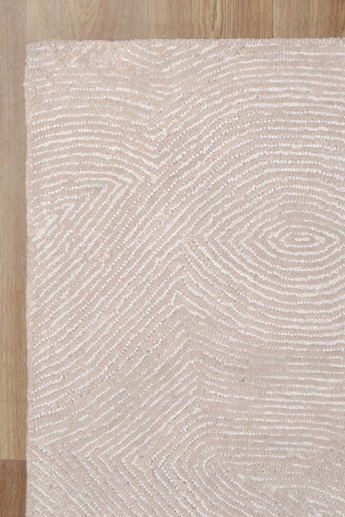 Loran Handtufted Wool Natural Rug — product photograph 4
